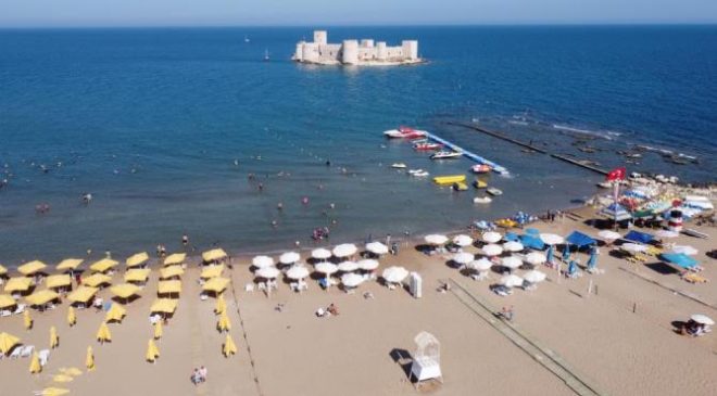 Yaz tatili başladı, turizmin merkezi Kızkalesi’nde yoğunluk arttı