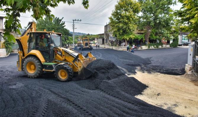 Tarsus Belediyesi 60 günde 21 mahallenin yolunu asfaltladı
