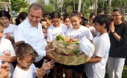 Kır çiçeklerinden Başkan Seçer’e Babalar Günü hediyesi