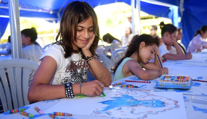 Çocuklar Yenişehir’de hayallerindeki çevreyi çizdi