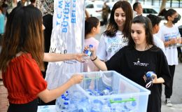 Büyükşehir Belediyesi, LGS’ye giren öğrencileri su ikramıyla karşıladı