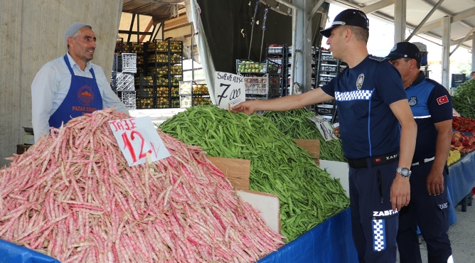 Toroslar zabıtasından fahiş fiyat ve etiket denetimi