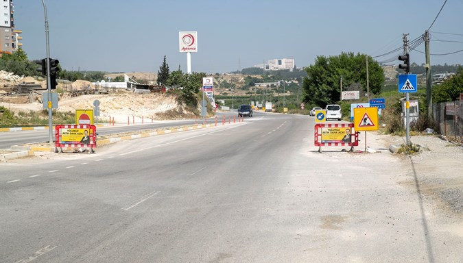 Tarsus’ta ilk kez bir yol 3 şeritli duruma getiriliyor