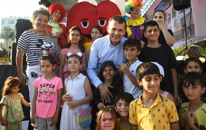 Yüzlerce çocuk Yenişehir Belediyesinin karne festivalinde buluştu