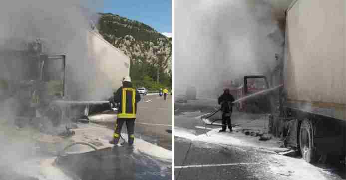 Hareket halindeki Tır, otobanda alev aldı