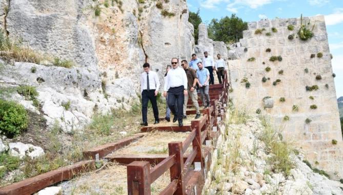 Vali Pehlivan, Namrun Kalesinde incelemelerde bulundu