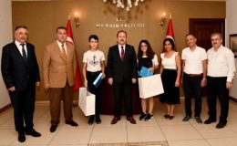 LGS birincileri mutluluklarını Vali Pehlivan ile paylaştı
