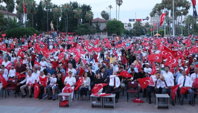 Mersinliler, 15 Temmuz’un yıl dönümünde meydanlara akın etti