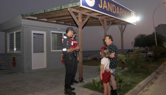 Mersin’de jandarma sahillere asayiş noktası kurdu