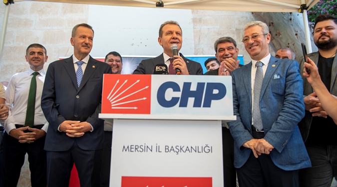 Partililerle bayramlaşan Seçer: Sokakta başı dik geziyorsak, belediyelerin halk indindeki itibarından dolayı geziyoruz