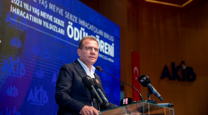 Başkan Seçer, AKİB tarafından düzenlenen Yıldızlar Ödül Töreni’ne katıldı