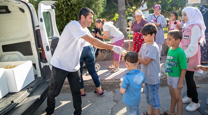 Mersinli çocukların dondurması Büyükşehir’den