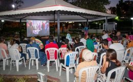 Özel bireyler açık havada film izlemenin keyfini yaşadı