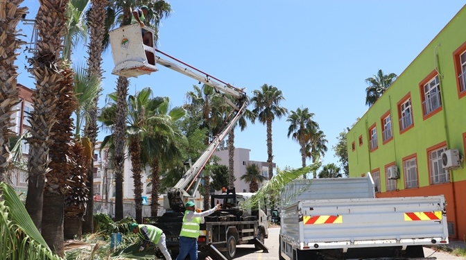 Toroslar’da okulların çevre düzenlemesi yapılıyor