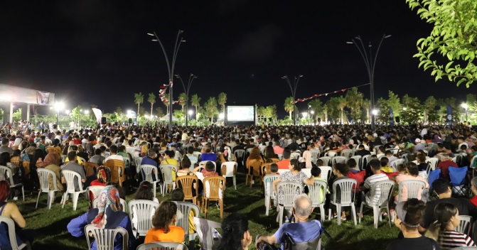 Binlerce kişi açık havada “Bergen” filmini izledi