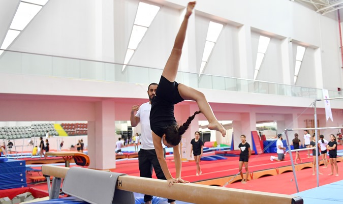 Mersin’de ücretsiz cimnastik kurslarında geleceğin sporcuları yetişiyor