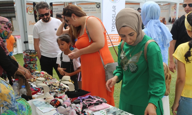 Toroslar’da iğne oyaları beğeni topladı