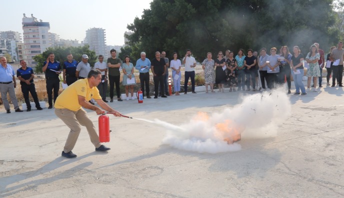 Mezitli Belediyesi çalışanlarına yangın tatbikatı