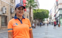 Hayallerinin peşinden koştu, temizlik işçisiyken solist oldu