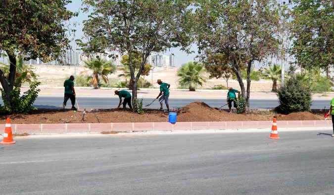 Mersin’de 5 büyük ilçede refüj düzenlemesi yapılıyor
