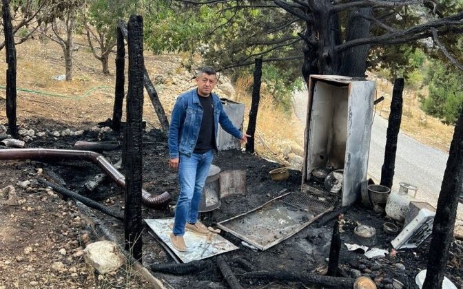 Sobadan çıkan kıvılcımlar baraka evi kül etti