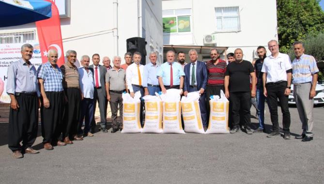 Erdemlili çiftçilere yerli ve milli arpa tohumu dağıtıldı