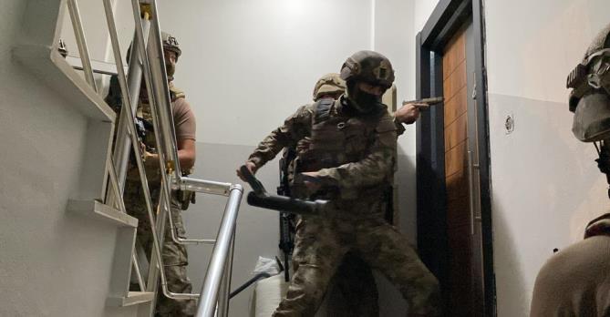Evi kameralarla donatan suç çetesine operasyon: 5 gözaltı