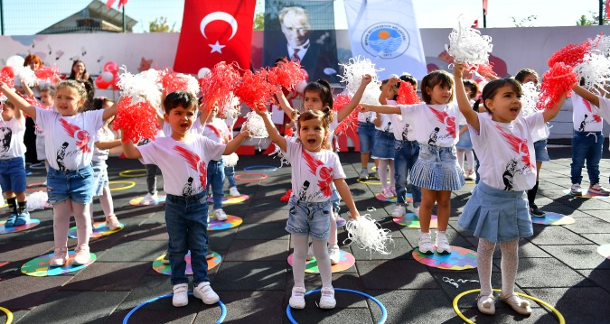 Cumhuriyet’in minikleri 29 Ekim’i coşkuyla kutladı