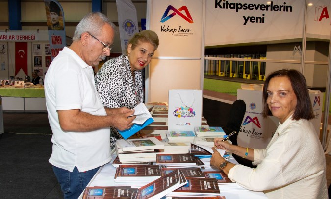 Büyükşehir, destek olduğu yazarları okuyucularla buluşturdu