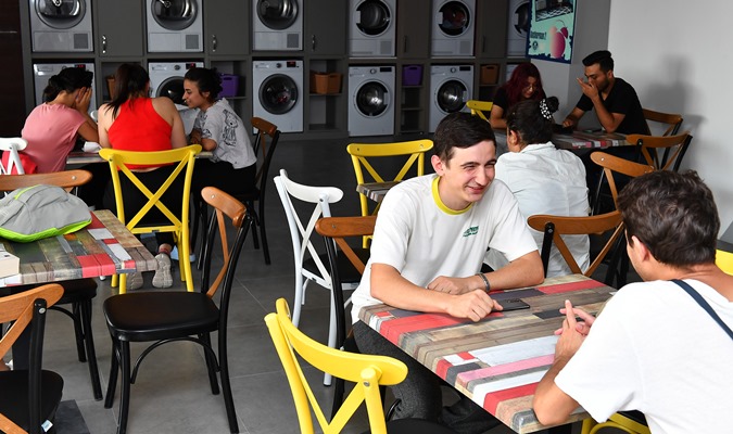 Mersin’de ki öğrencilerin çamaşır yıkama derdi yok