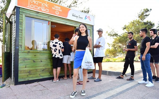 Mersin’de üniversite öğrencilerine yemek desteği