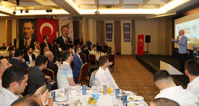 Başkan Gültak, Akdeniz’i değiştiren hizmet ve projeleri gençlere anlattı