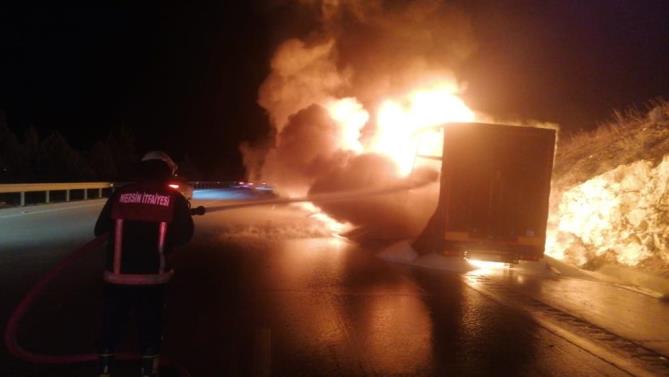 Tarsus’ta tır alev alev yandı