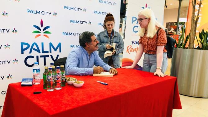 Ahmet Ümit Mersin’de okurlarıyla buluştu