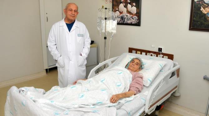 Cerrah bile şaşırdı; Safra kesesi taşı kendine yol açıp bağırsağı tıkadı