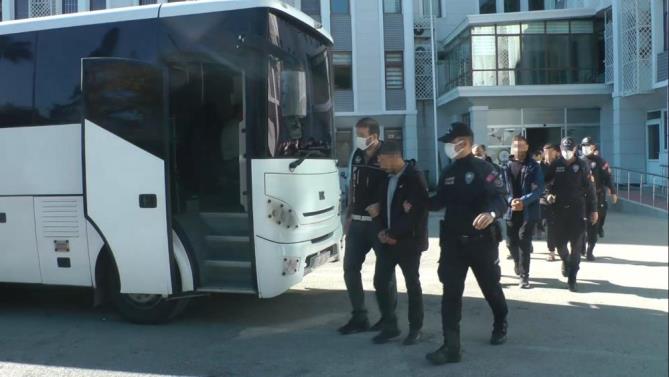 Kargo ile esrar ticaretine şok baskın: 8 şüpheli yakalandı