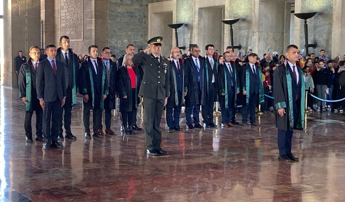 Mersin Barosu Anıtkabir’i ziyaret etti