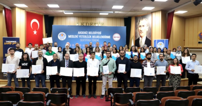 Akdeniz Belediyesi, gençlere istihdam kapılarını açmaya devam ediyor