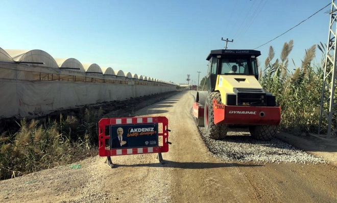 Akdeniz’in bahçe yollarında soğuk asfalt çalışmaları hız kazandı