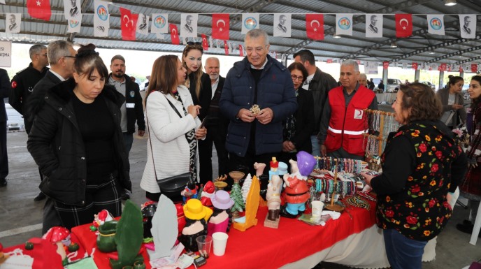 Mezitli İstiklal Mahallesi kadın üretici pazarı açıldı