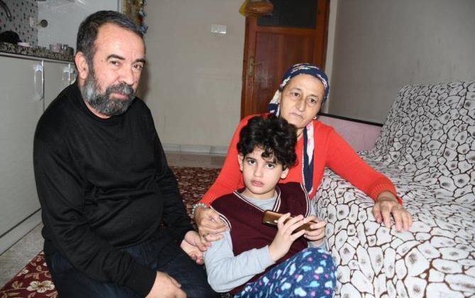 Evlat edindikleri çocuk otizmli ve epilepsi hastası çıktı ama bakmaktan vazgeçmediler