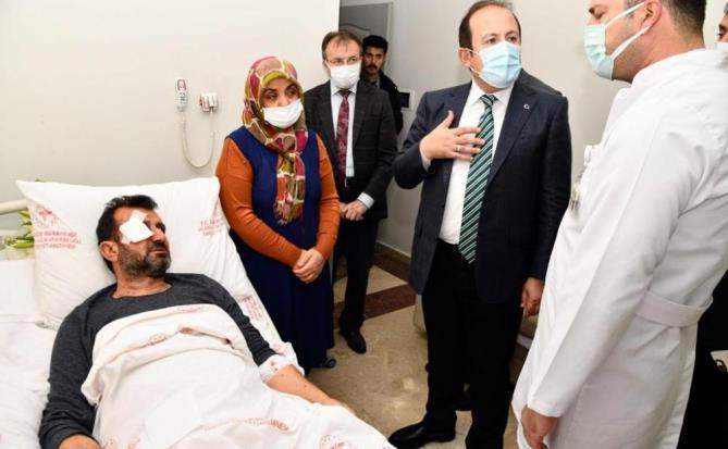 Vali Pehlivan yaralı polisi hastanede ziyaret etti