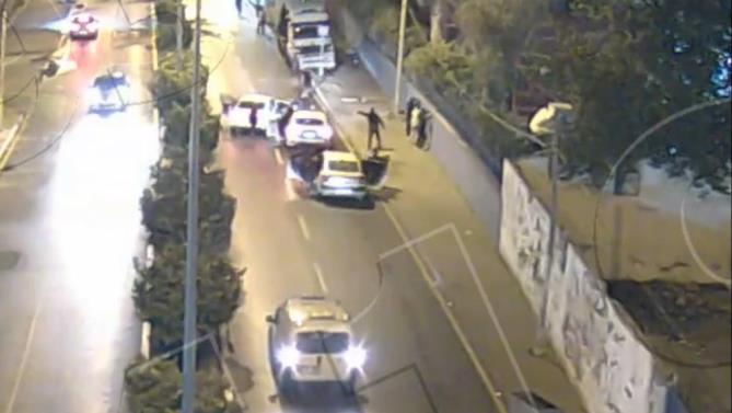 Sokak ortasında önce kavga sonra kovalamaca