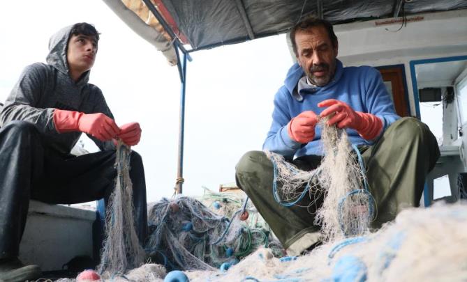 Balıkçıların zorlu ağ mücadelesi