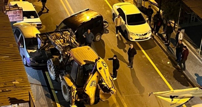 Belediyenin kepçesini çalıp, 3 araca çarpan şüpheli tutuklandı