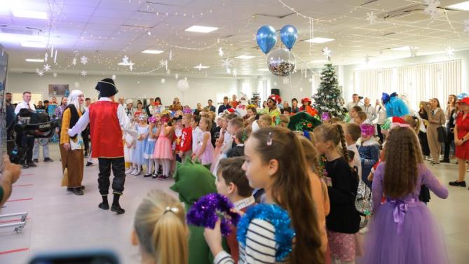 Çocuklar, Akkuyu NGS’deki yeni yıl etkinliklerinde doyasıya eğlendi