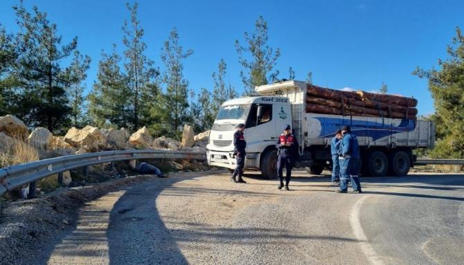 Rahatsızlanıp aracından indiği sırada kafasını çarpıp öldü