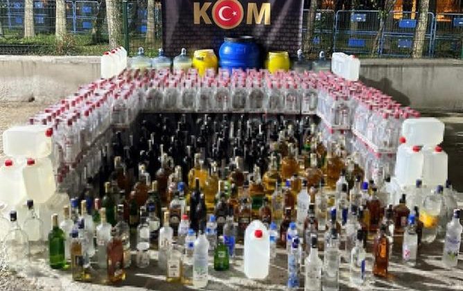 Yılbaşı öncesi Mersin’de bin 215 litre sahte alkol ele geçirildi