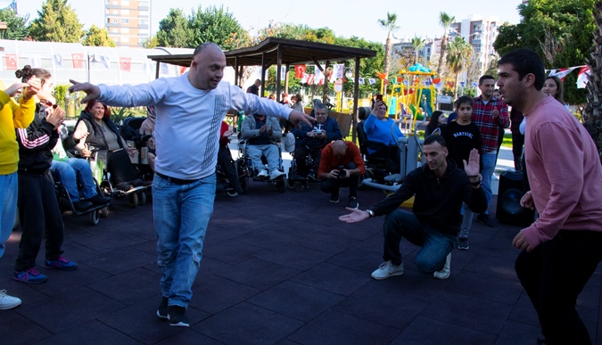 Engelsiz Yaşam Parkı’nda piknik eğlencesi