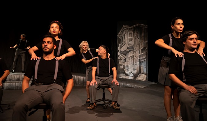 Mersin Şehir Tiyatrosu İzmir’de perde açtı